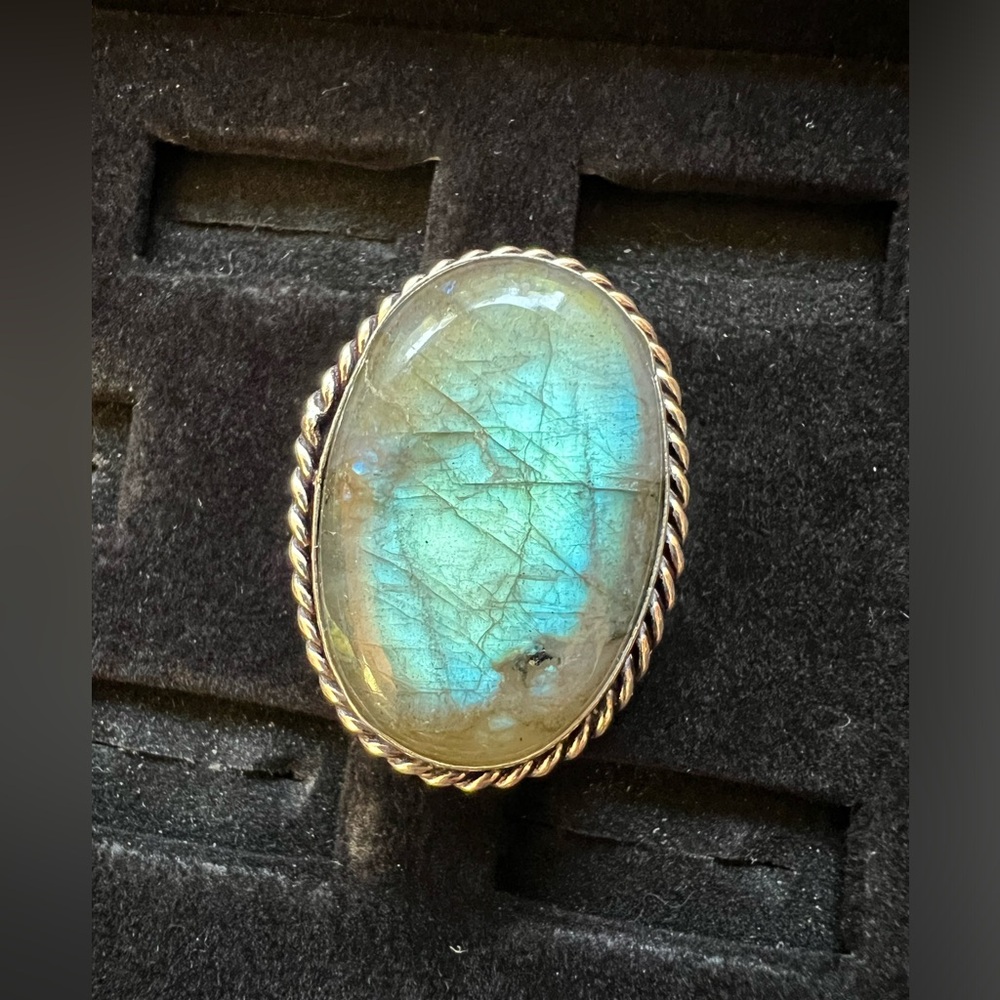 Labradorite Flash Cabochon Ring - Picture 12 of 14